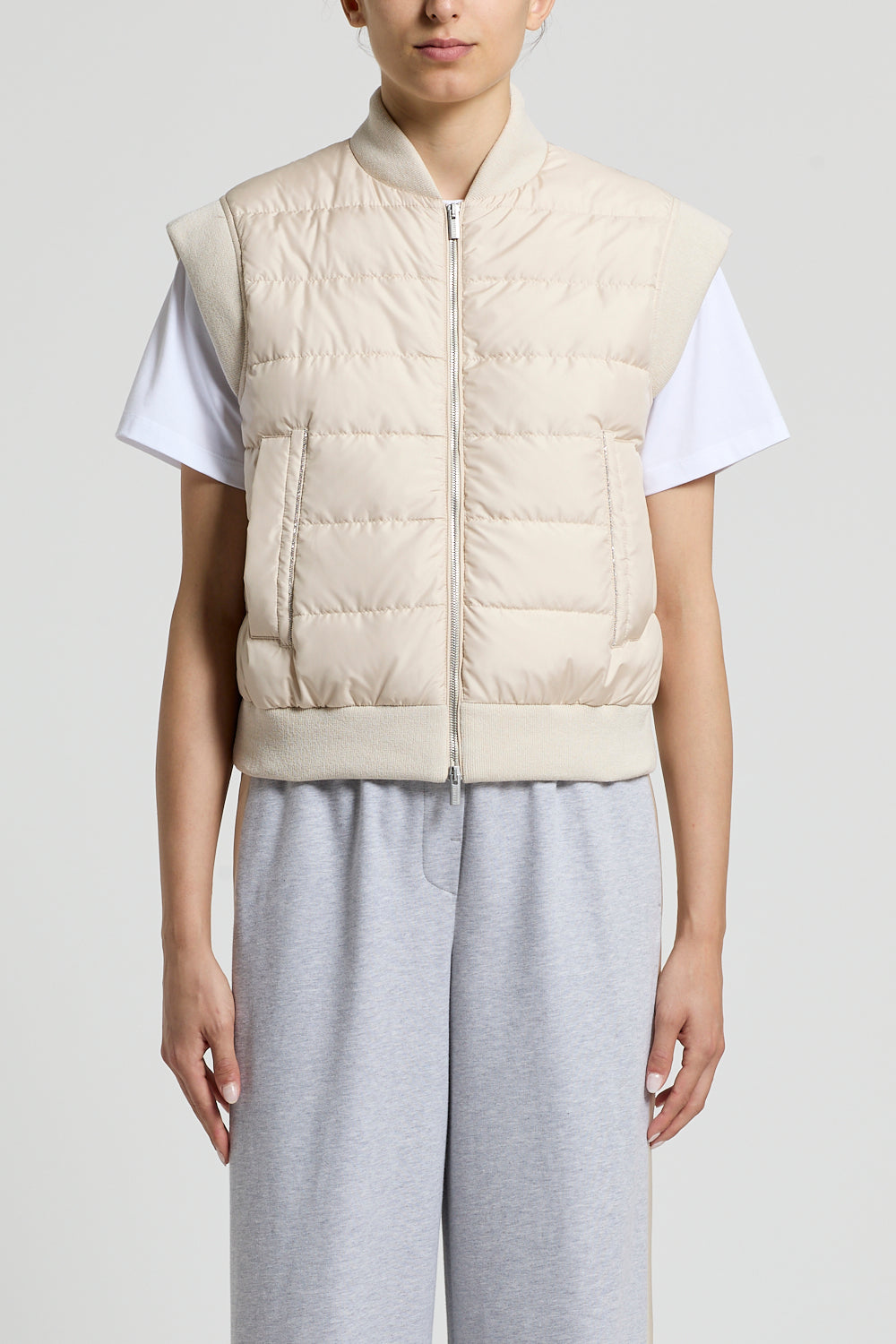 Peserico down vest beige met rits en zakken, lichtgekleurd en waterafstotend