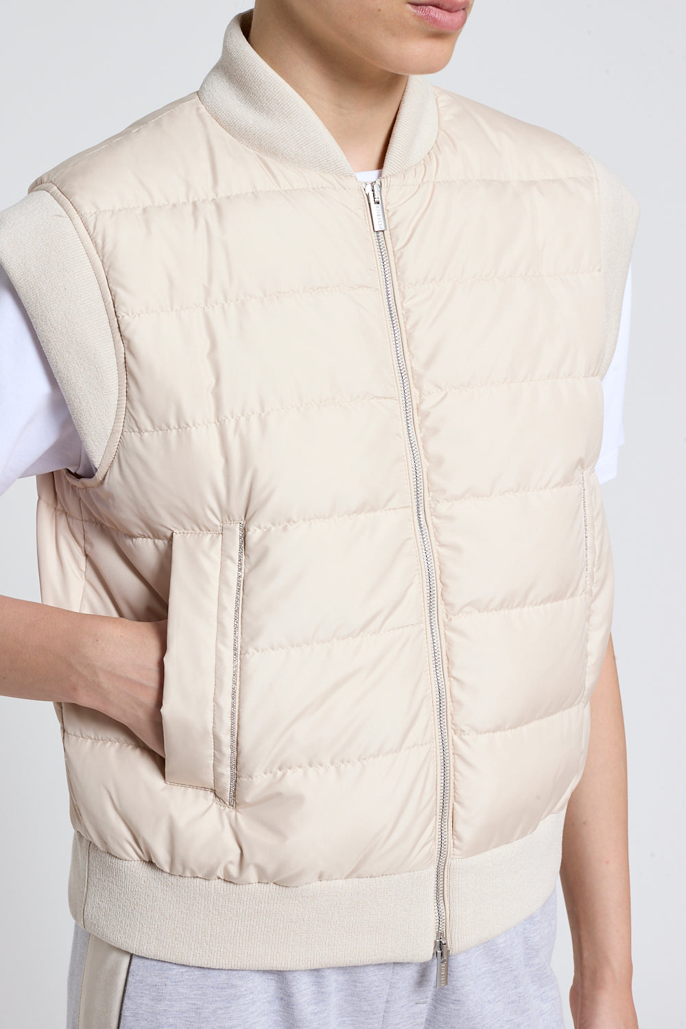 Peserico down vest beige met rits en zakken, waterafstotend, zachte polyester microfiber