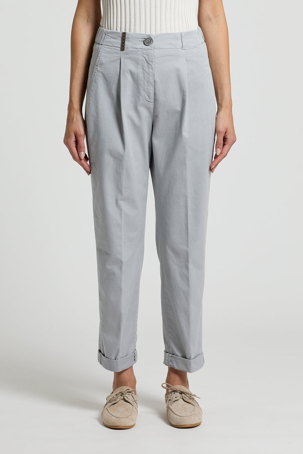 Peserico vrouwelijke broek licht katoen stretch gabardine, garment dyed beige birch, rechte pasvorm met opgerolde pijpen