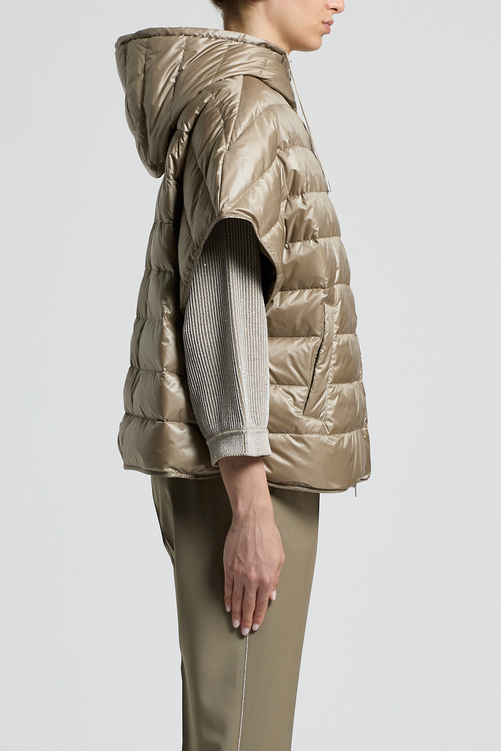 Peserico down jas in olive leaf green met capuchon en ultra-licht nylon