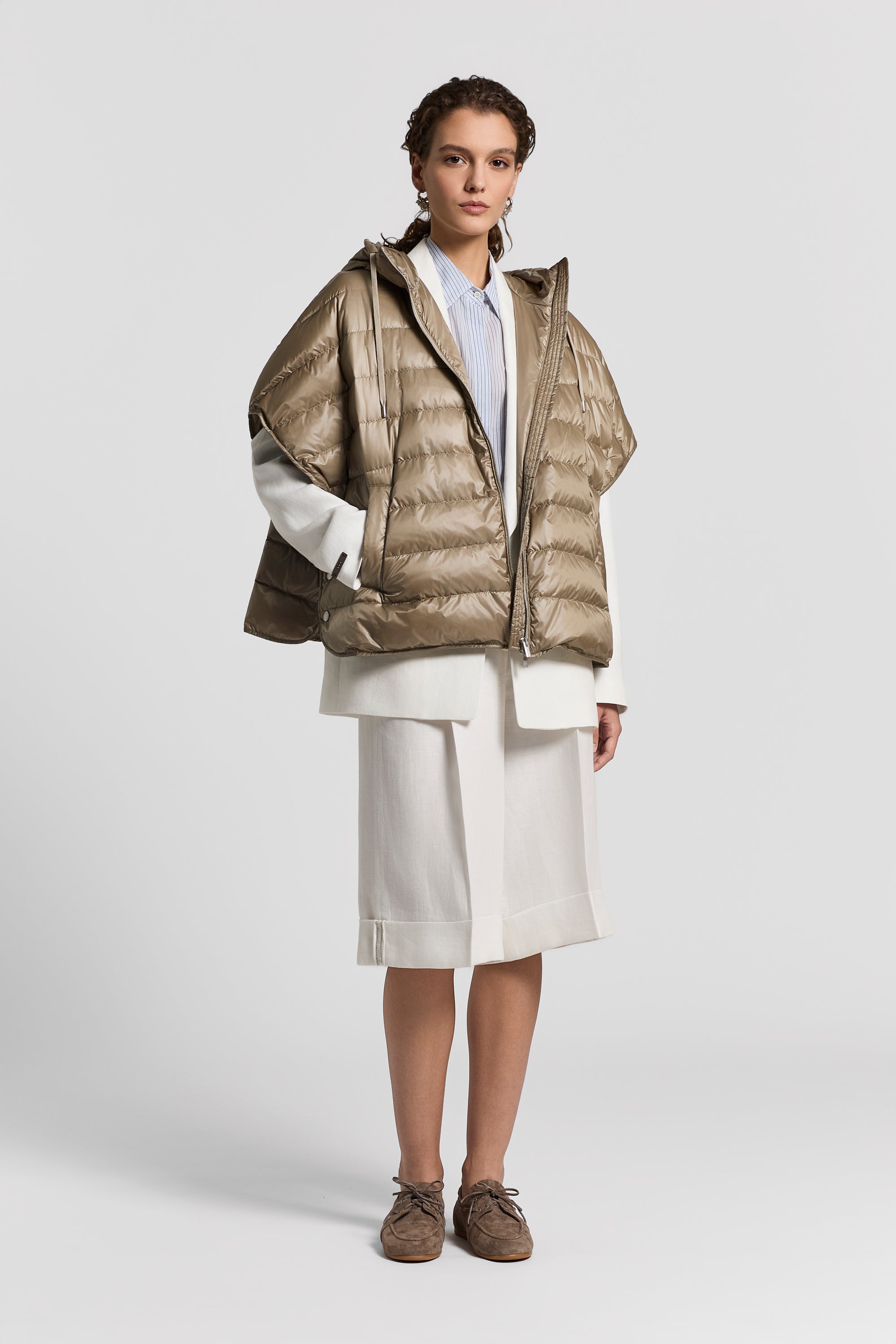 Down jas van Peserico in olive leaf green met capuchon en ultra-lichte nylon