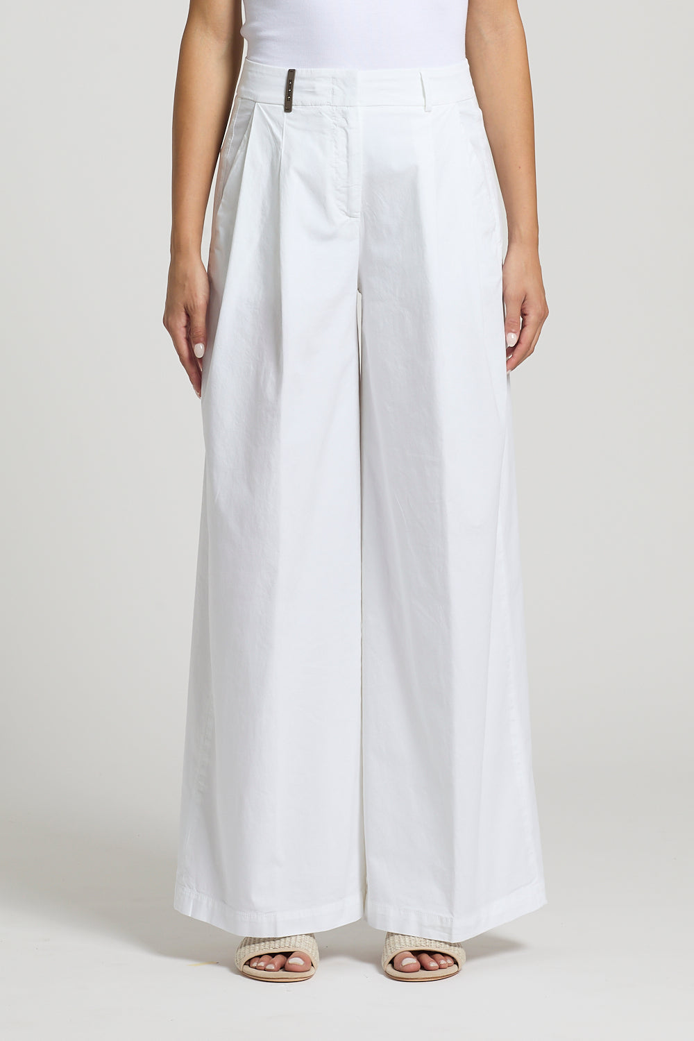 Wijdmodel broek in wit van Peserico, met opstaande taille en zichtbare ritsdetails