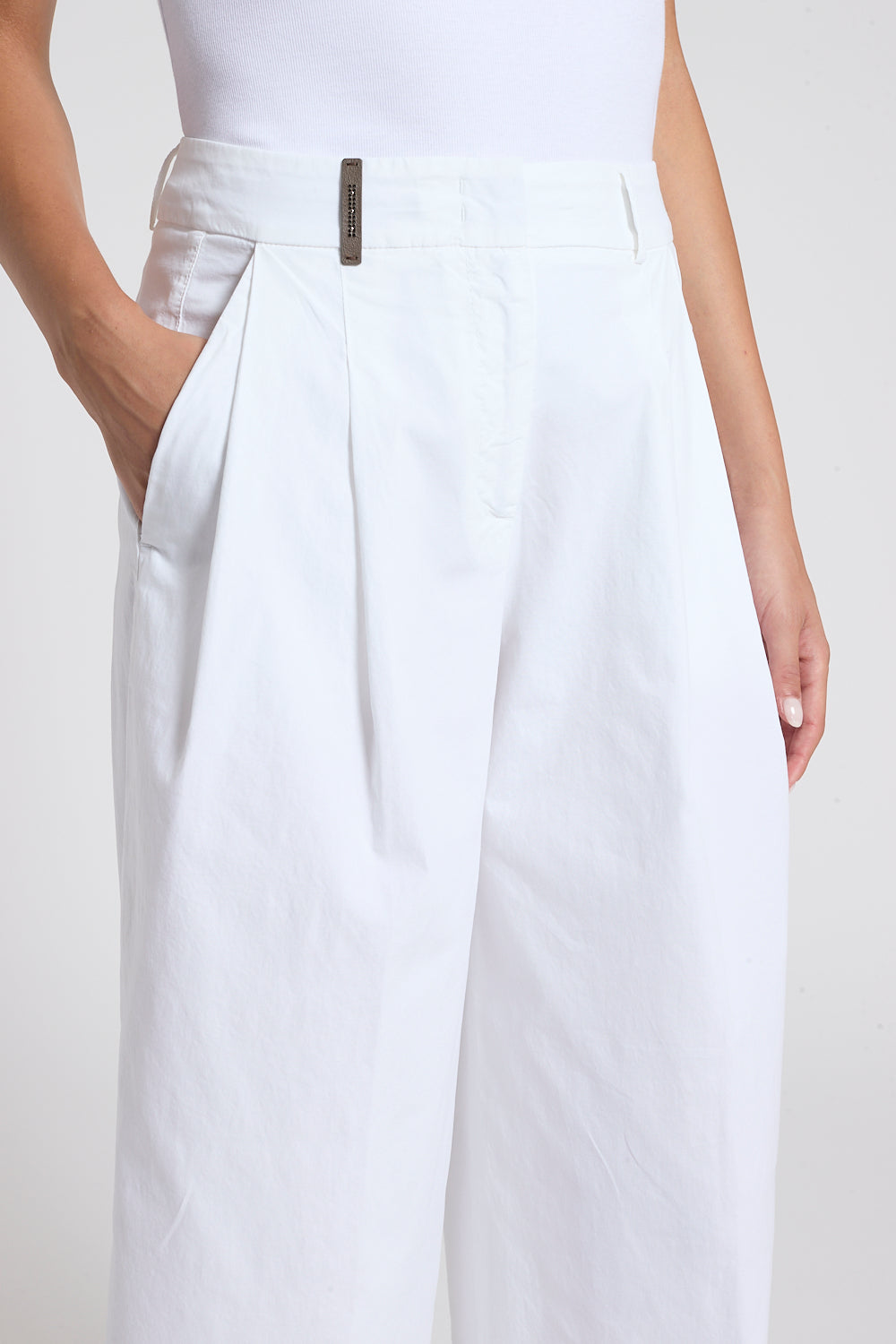 Wijdmodel broek in wit van Peserico met opstaande taille en zichtbare merkplaatje