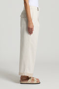 Peserico vrouwentrousers in beige, breed model met opstaande zakken en opgerolde pijpen