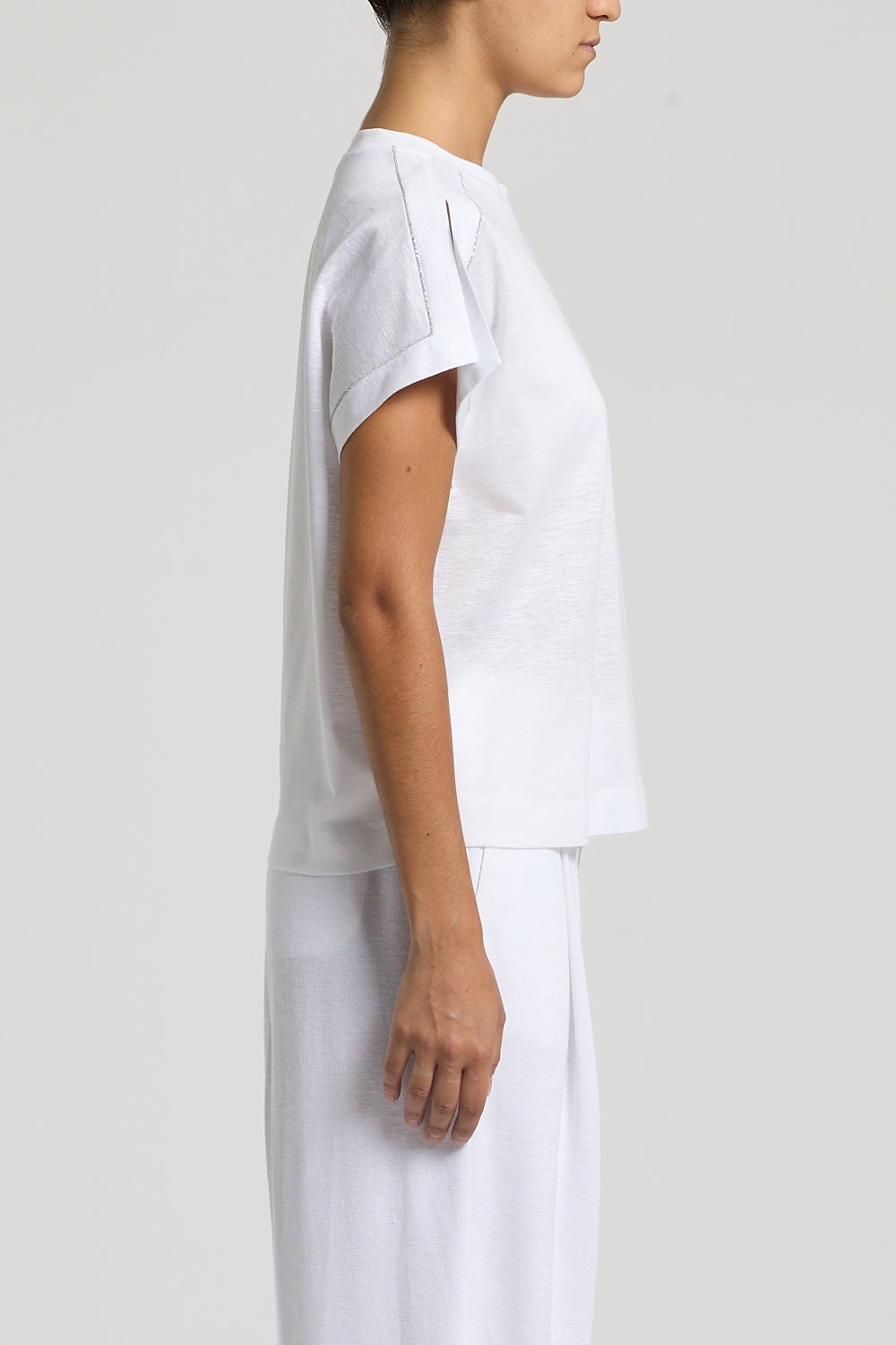 Witte blouse van Peserico met korte mouwen en zichtbare naadwerk details aan de schouder