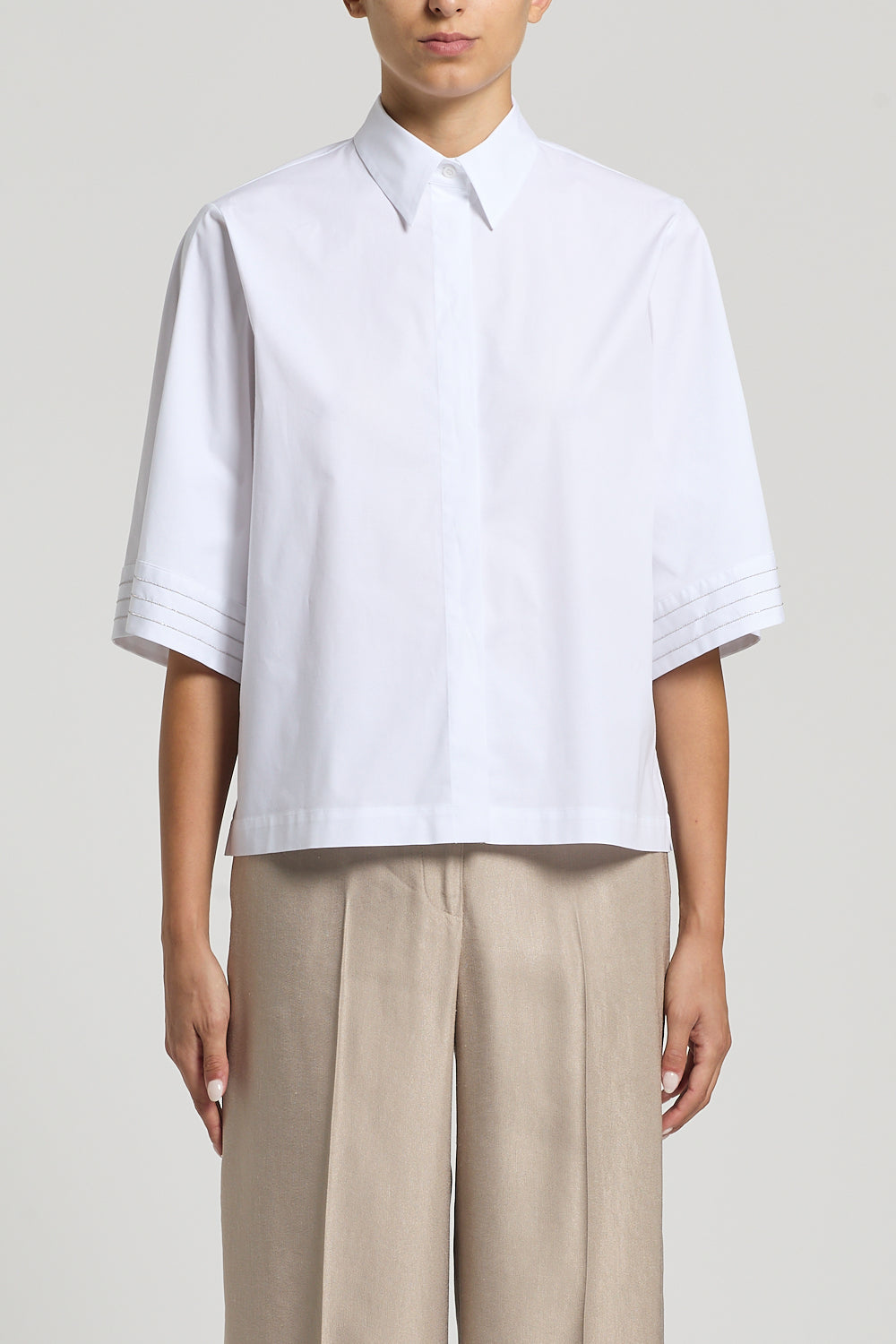 Wit katoenen blouse van Peserico met korte mouwen en dubbele naad aan de mouwuiteinden