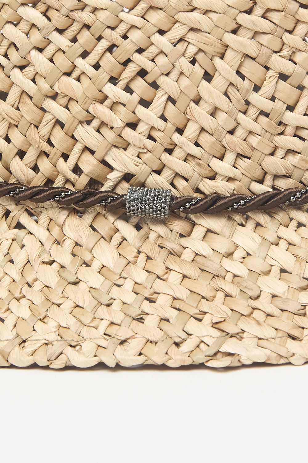 Peserico vrouwelijke strohoed in beige met bruine band en zilverkleurige knoop