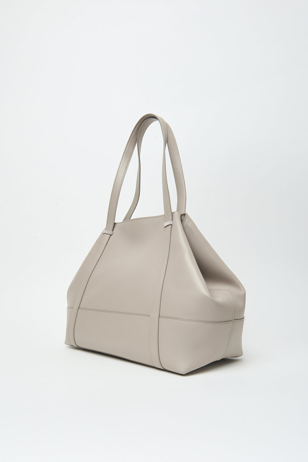 Luxe handtas van Peserico in beige met gestikte details en schoudervellen