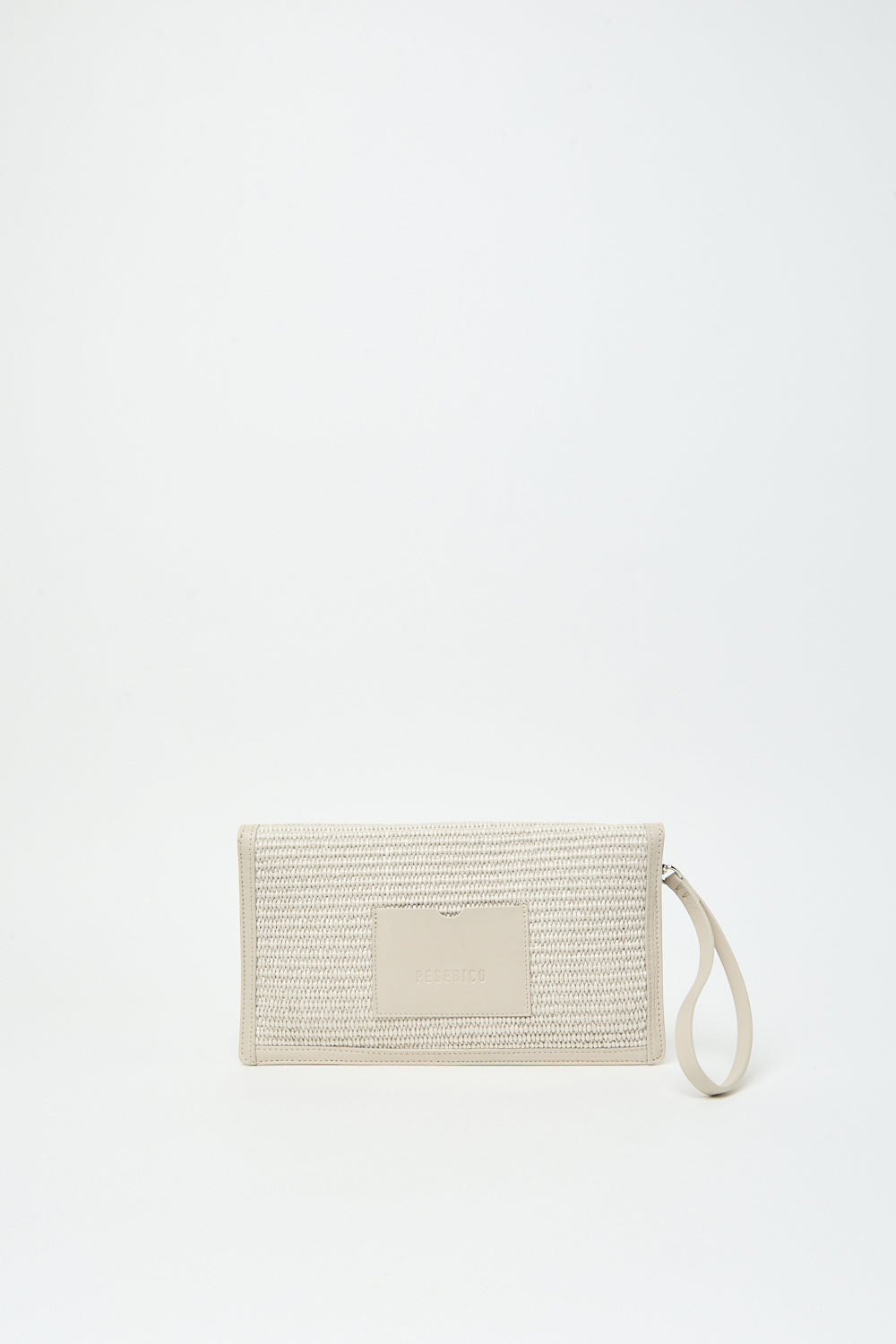 Rieten clutch in beige van Peserico met merkplaatje en schouderband