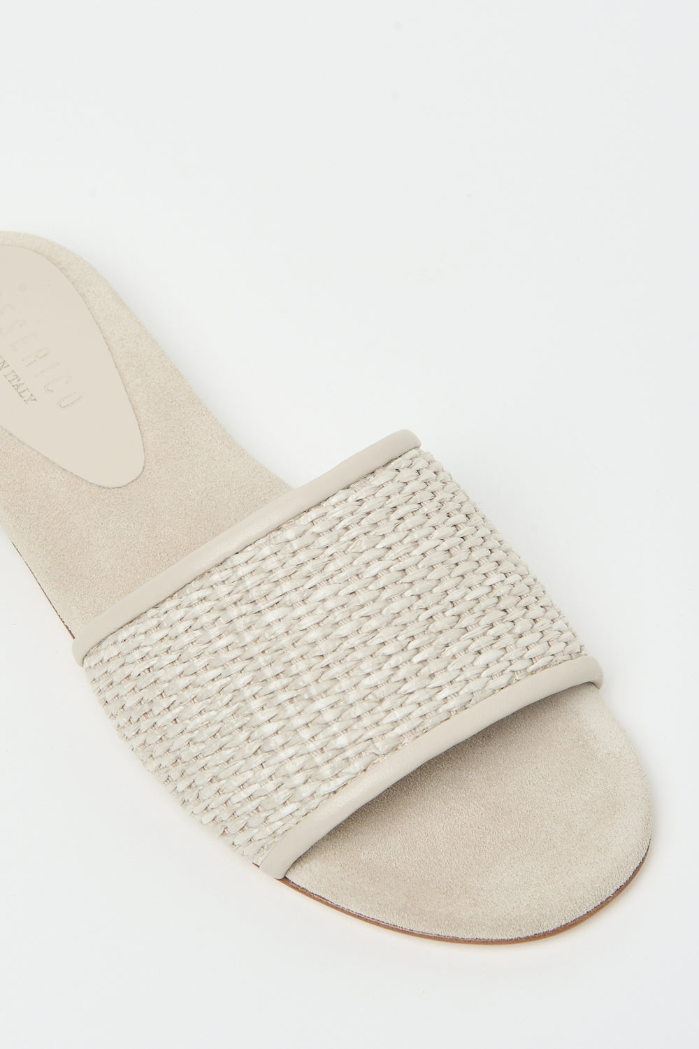 Womens sandaal met gevlochten band in beige van Peserico, zachte zool en minimalistisch design