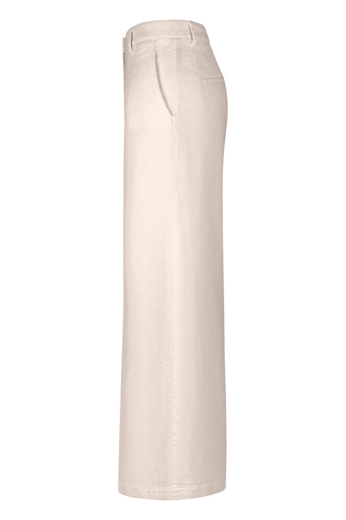 Zachte denim broek in lichtroze van Seductive, breed model, zijdelingse zicht vanaf de taille